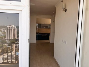 Room in 3 BHK Apartment at Omaxe The Palace, Gomti Nagar – for Rent