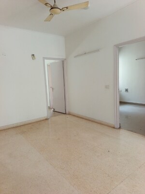 Room in 2.5 BHK Builder Floor at Orchid Island, Sector 51 – for Sale