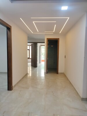 Room in 4 BHK Builder Floor at Knowledge Park V Greater Noida – for Sale