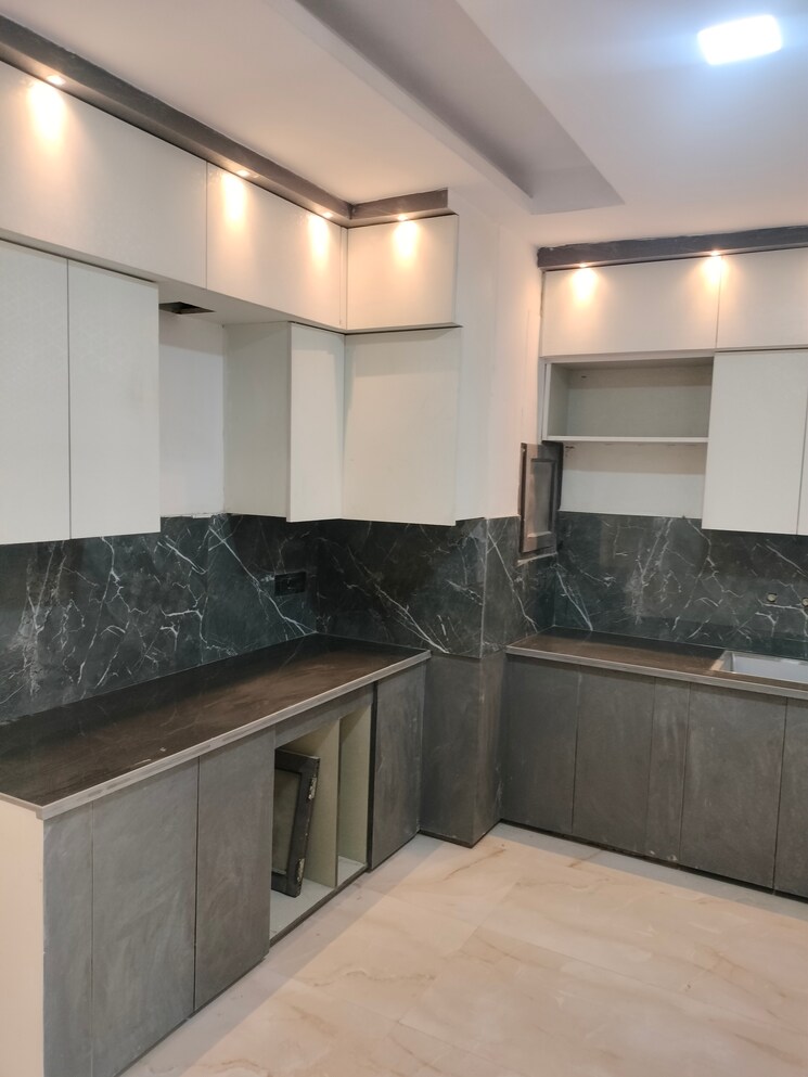 Kitchen, knowledge park v greater noida 4 Bedroom 2200 Sq.Ft. Builder Floor In Knowledge Park V Greater Noida Greater Noida 9060702