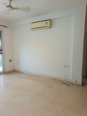 Room in 2.5 BHK Builder Floor at Orchid Island, Sector 51 – for Sale