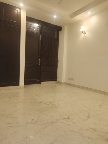 Furnished Amenities in 3 BHK Builder Floor at Greater Kailash I – for Rent