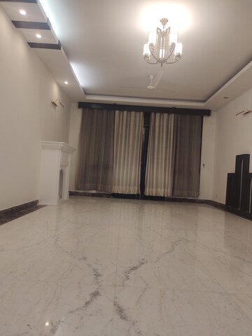 Room in 3 BHK Builder Floor at Greater Kailash I – for Rent