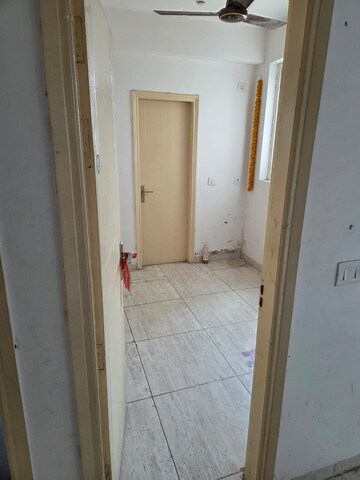 Bathroom in 2.5 BHK Apartment at Ajnara Ambrosia, Sector 118 – for Rent