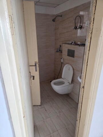 Bathroom in 2.5 BHK Apartment at Ajnara Ambrosia, Sector 118 – for Rent