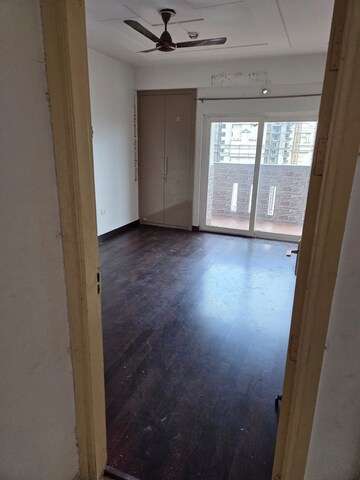 Room in 2.5 BHK Apartment at Ajnara Ambrosia, Sector 118 – for Rent