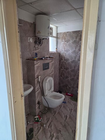 Bathroom in 2.5 BHK Apartment at Ajnara Ambrosia, Sector 118 – for Rent