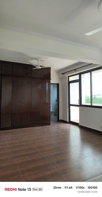 Room in 3 BHK Apartment at Shiv Shakti Apartments Gurgaon, Sector 54 – for Rent