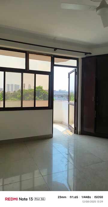 Room in 3 BHK Apartment at Shiv Shakti Apartments Gurgaon, Sector 54 – for Rent