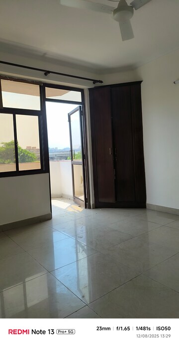 Room in 3 BHK Apartment at Shiv Shakti Apartments Gurgaon, Sector 54 – for Rent