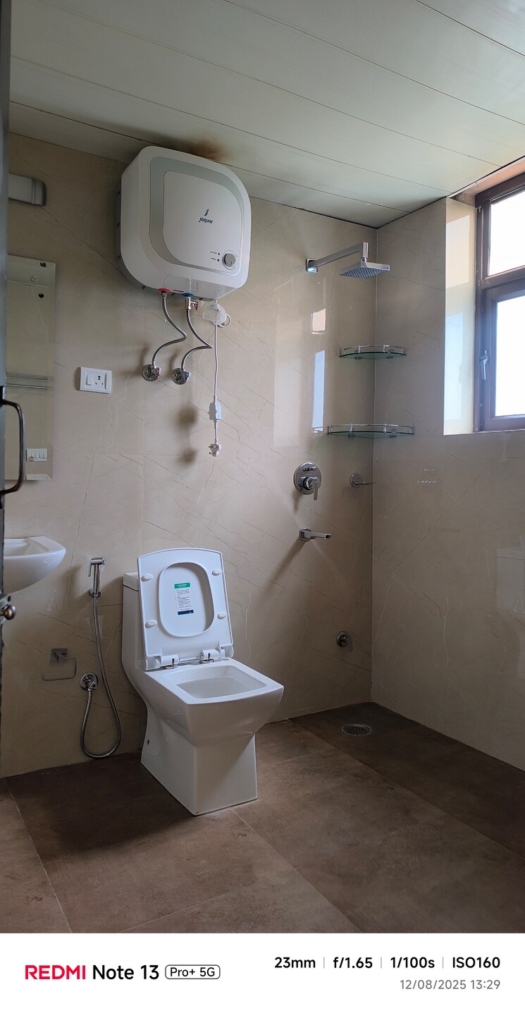 Bathroom, shiv-shakti-apartments-gurgaon 3 Bedroom 2350 Sq.Ft. Apartment In Sector 54 Gurgaon 9060723