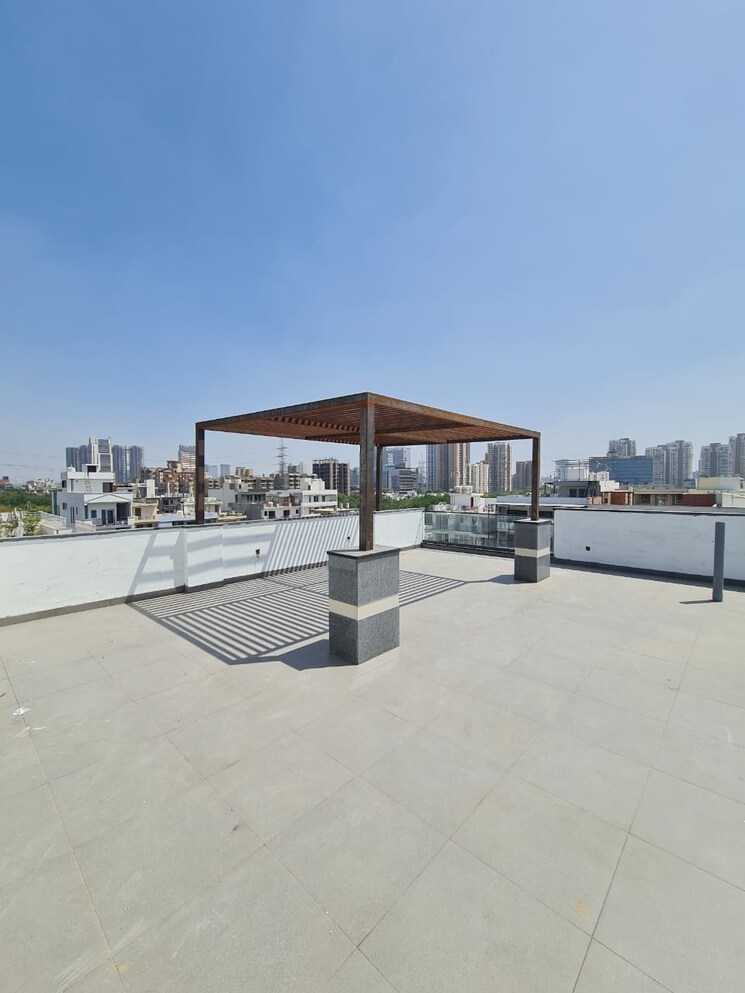  Parking, sector 57 4 Bedroom 316 Sq.Yd. Builder Floor In Sector 57 Gurgaon 9060697