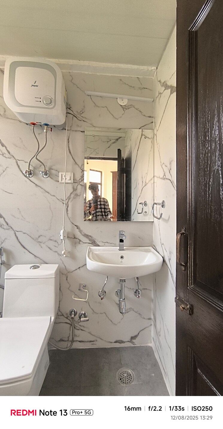 Bathroom, shiv-shakti-apartments-gurgaon 3 Bedroom 2350 Sq.Ft. Apartment In Sector 54 Gurgaon 9060723