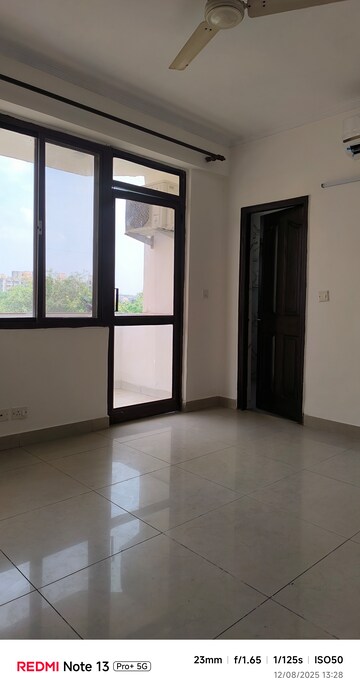 Room in 3 BHK Apartment at Shiv Shakti Apartments Gurgaon, Sector 54 – for Rent
