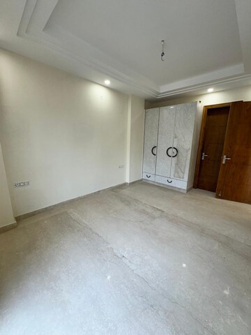 Room in 3 BHK Builder Floor at Sector 45 – for Sale