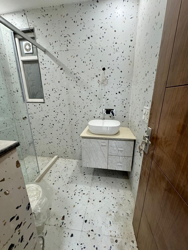 Bathroom, sector 45 3 Bedroom 263 Sq.Yd. Builder Floor In Sector 45 Gurgaon 9060709
