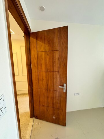 Furnished Amenities in 3 BHK Builder Floor at Sector 45 – for Sale