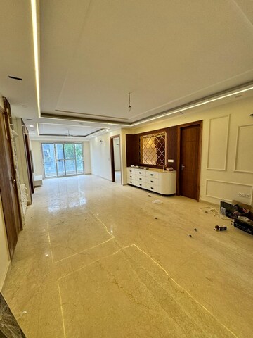 Room in 3 BHK Builder Floor at Sector 45 – for Sale