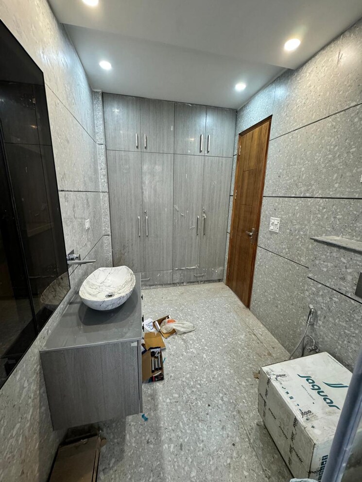 Bathroom, sector 45 3 Bedroom 263 Sq.Yd. Builder Floor In Sector 45 Gurgaon 9060709