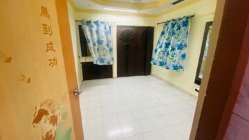 Bedroom in 2.5 BHK Apartment at Sutra Vihar, Naupada – for Rent