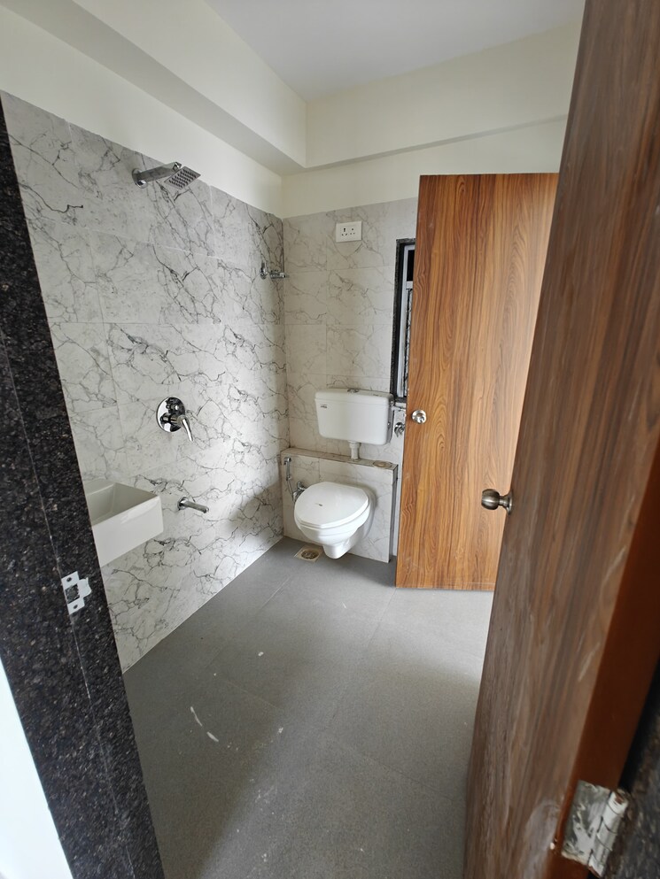 Attached Bathroom, grant road 2 Bedroom 660 Sq.Ft. Apartment In Grant Road Mumbai 9060759