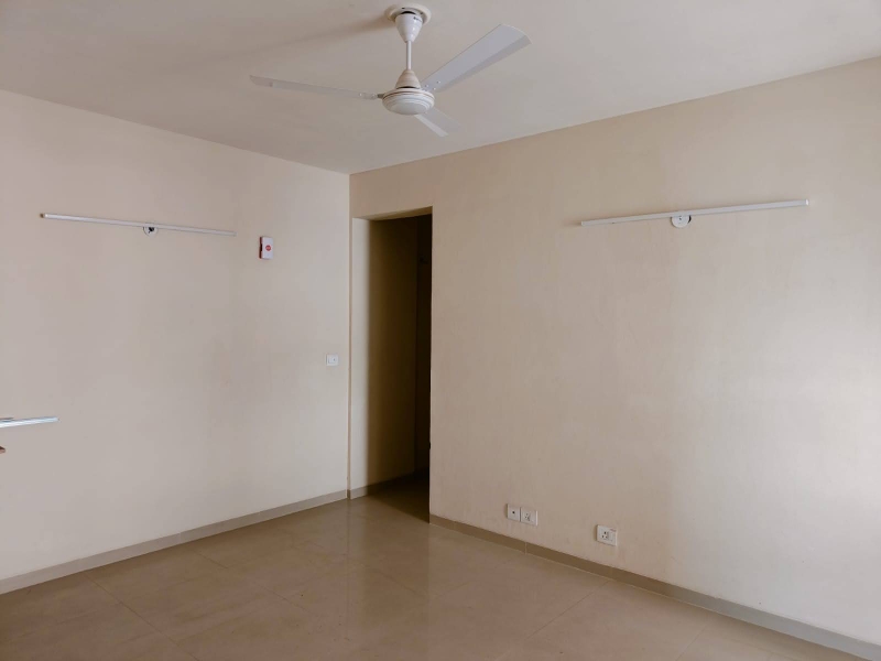 3 BHK Apartment For Sale in DLF Regal Gardens