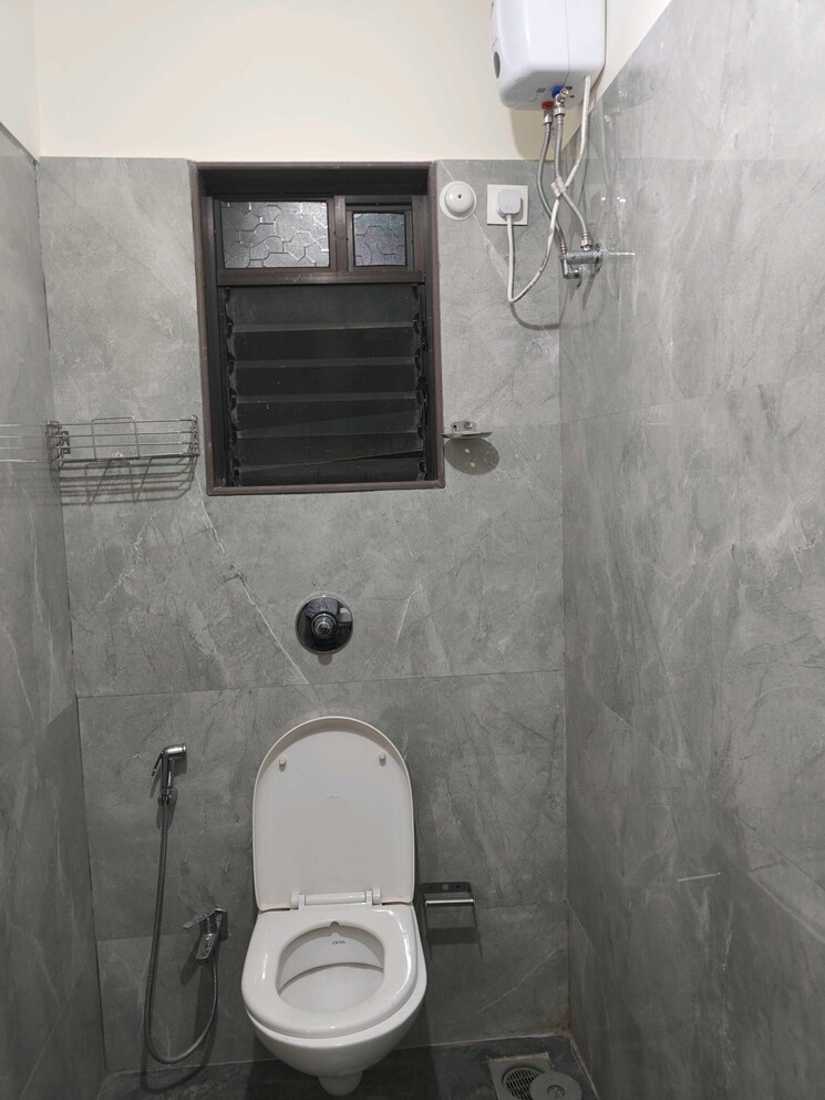 Bathroom, chaitanya-chs-andheri 2 Bedroom 789 Sq.Ft. Apartment In Andheri West Mumbai 9060834