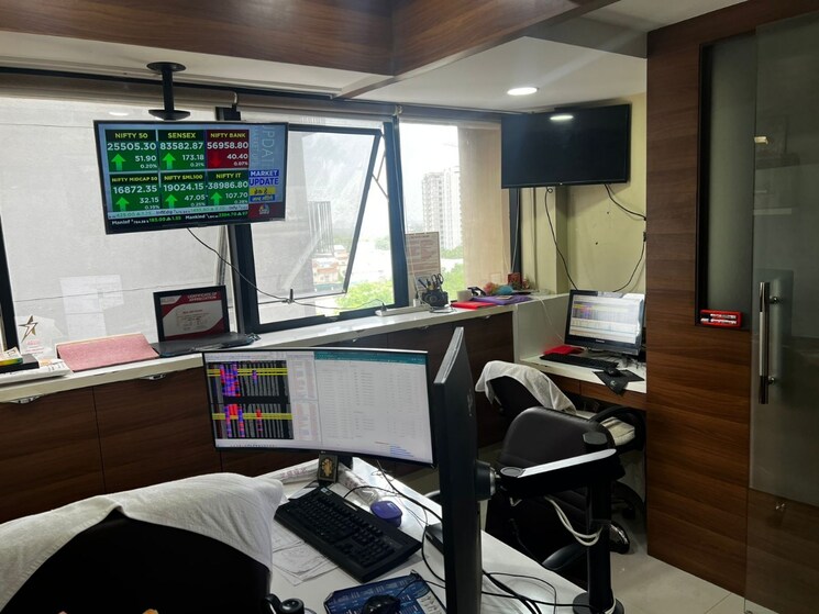 Team Area, ambli Commercial Office Space 535 Sq.Ft. In Ambli Ahmedabad 9060853