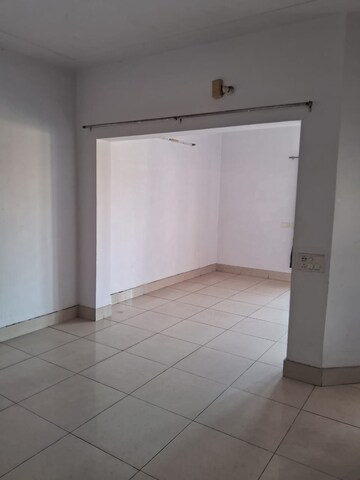 Room in 2 BHK Builder Floor at Chandigarh Road – for Rent