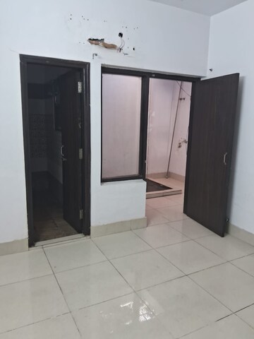 Room in 2 BHK Builder Floor at Chandigarh Road – for Rent