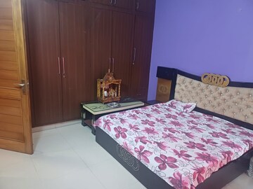Bedroom in 3 BHK Builder Floor at Sector 17 – for Rent