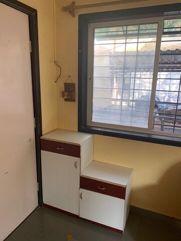 Room in 2 BHK Apartment at Vriddhi Padma Madhav, Dahanukar Colony – for Rent