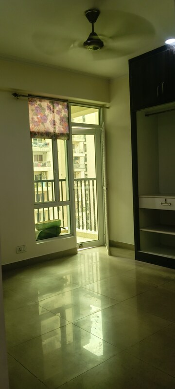 Room in 2 BHK Apartment at Gaur City 2 - 11th Avenue, Sector 16c Greater Noida – for Rent