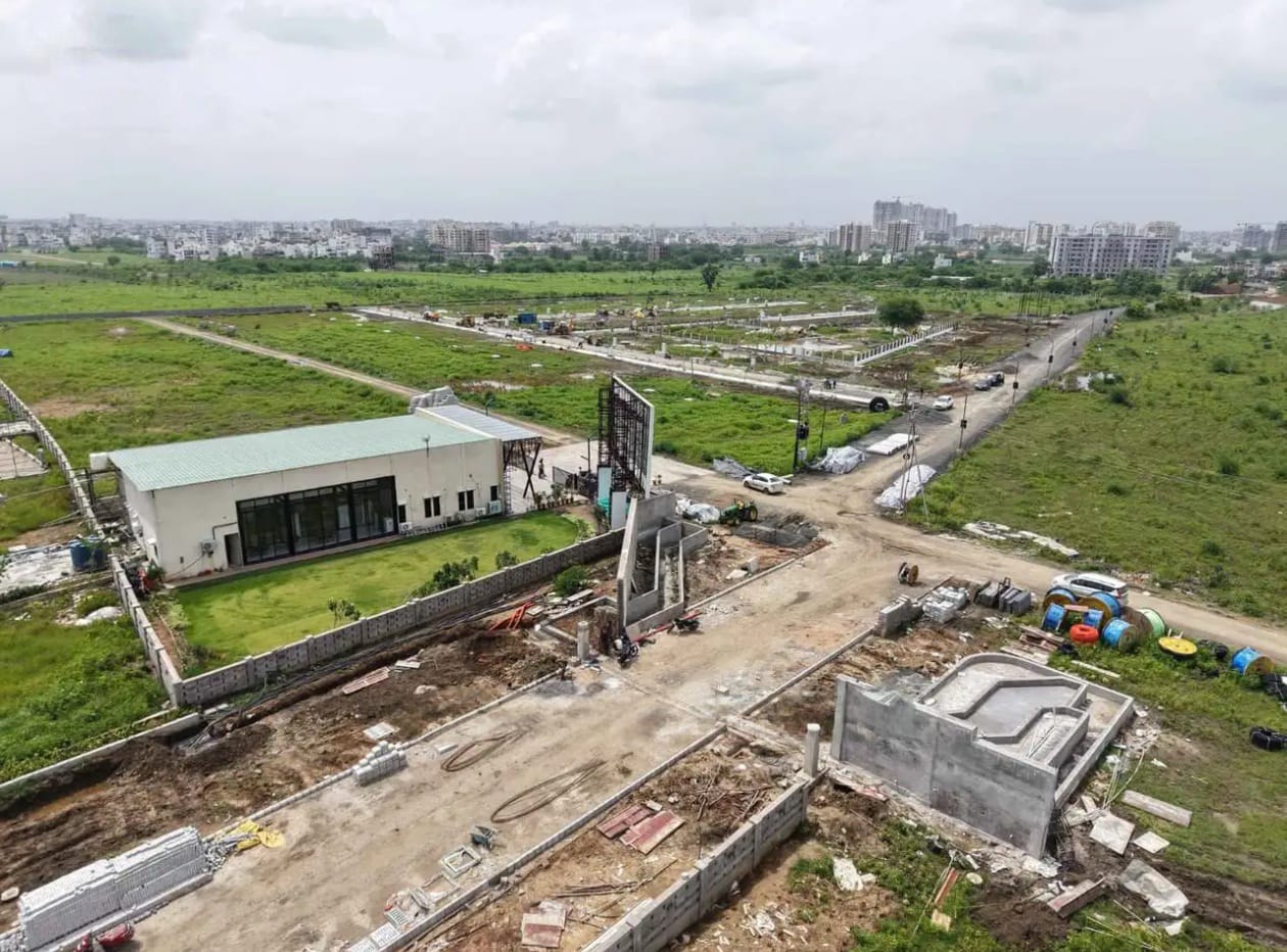 Plot For Sale in Elite Highway 