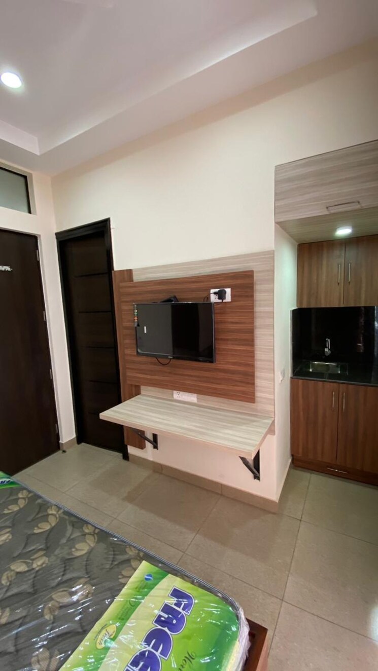 Room, ferozepur road Pg For Boys In Ferozepur Road 9061099