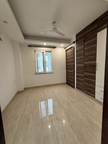 Room in 3 BHK Apartment at Lotus Sky Garden, Malad West – for Rent