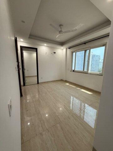 Room in 3 BHK Apartment at Lotus Sky Garden, Malad West – for Rent