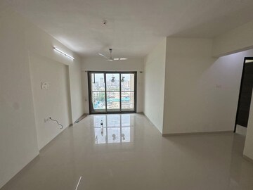 Room in 2 BHK Apartment at Cosmopolis Tower, Andheri West – for Rent