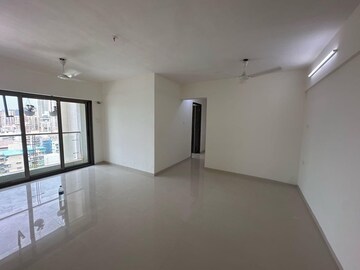 Room in 2 BHK Apartment at Cosmopolis Tower, Andheri West – for Rent