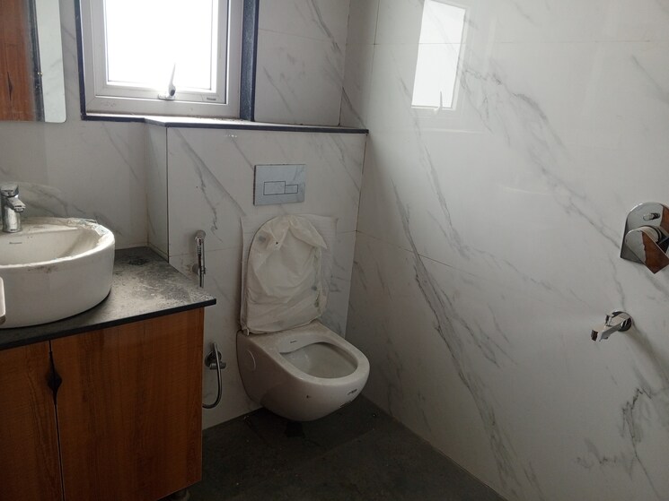 Bathroom, ashoka-group-housing-society 3 Bedroom 1750 Sq.Ft. Apartment In Sector 56 Gurgaon 9061159