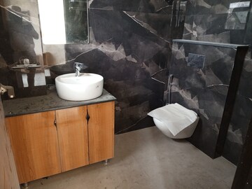 Bathroom in 3 BHK Apartment at Ashoka Group Housing Society, Sector 56 – for Rent