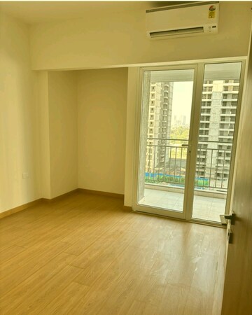 Room in 4 BHK Apartment at Godrej Woods, Sector 43 – for Rent