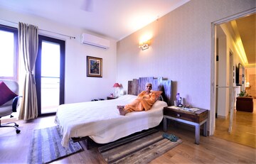 Bedroom in 4 BHK Apartment at Vipul Belmonte, Sector 53 – for Rent
