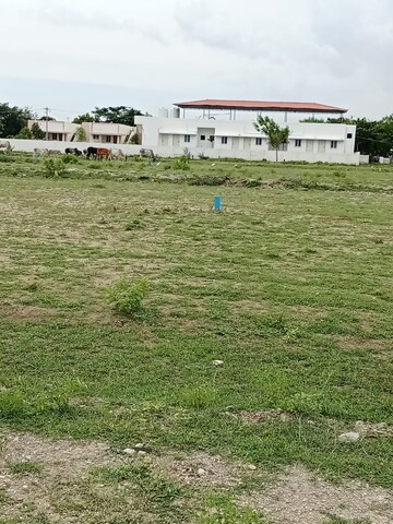  Plot For Sale in Siruganur
