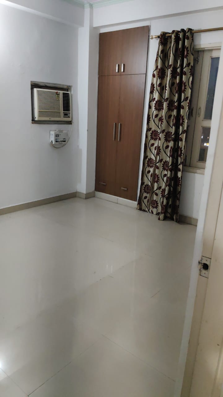 3 BHK + Servant Room Apartment For Sale in SVP Gulmohur Garden