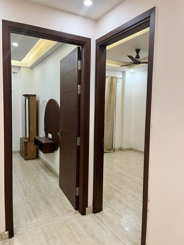 Building Lobby in 3 BHK Apartment at Suncity Sukriti CGHS Ltd, Sector 57 – for Rent