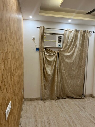 Bathroom in 3 BHK Apartment at Suncity Sukriti CGHS Ltd, Sector 57 – for Rent