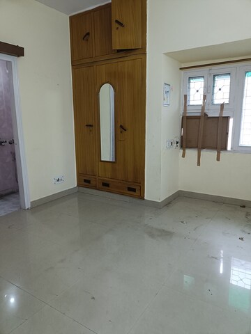 Room in 2 BHK Apartment at Ip Extension – for Rent