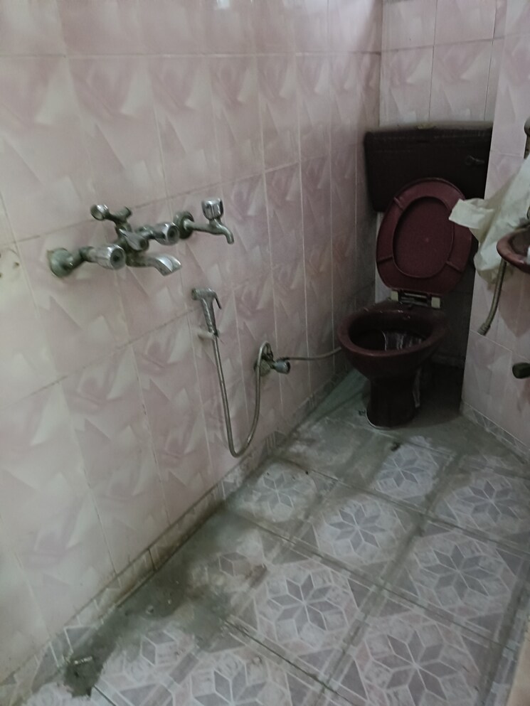 Bathroom, ip extension 2 Bedroom 900 Sq.Ft. Apartment In Ip Extension Delhi 9061200