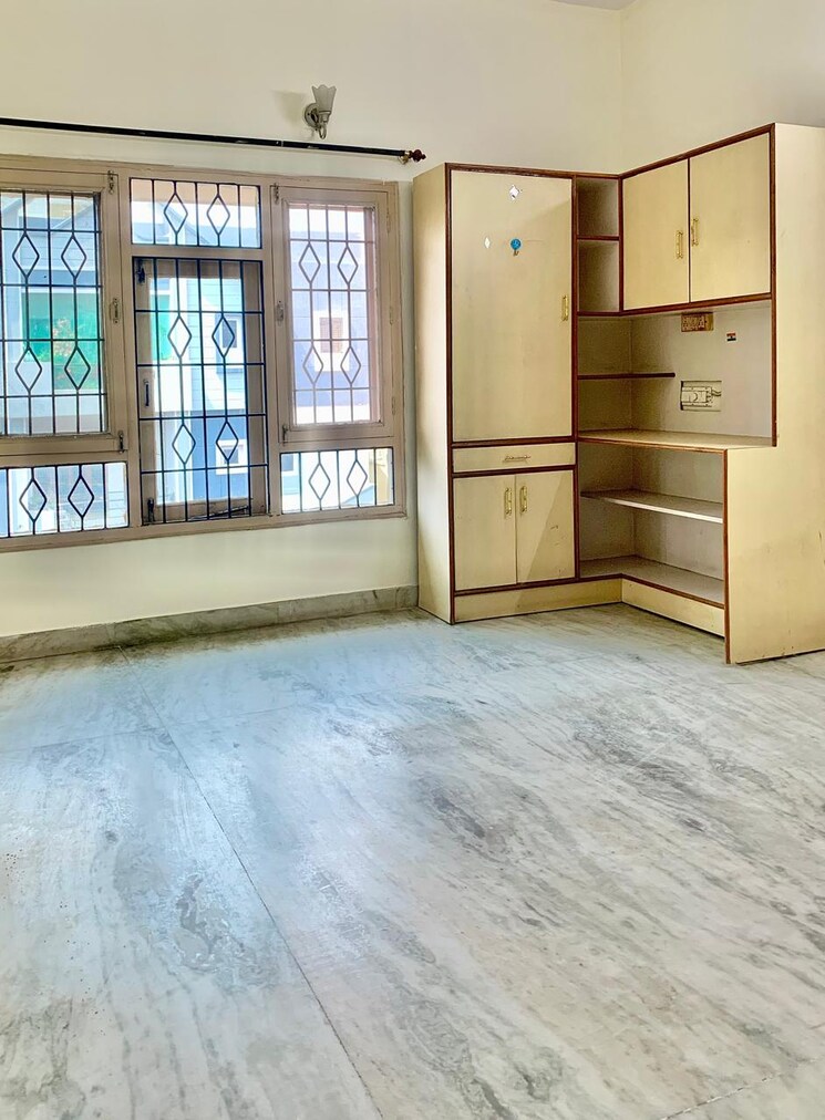 Room, west marredpally 3 Bedroom 1950 Sq.Ft. Apartment In West Marredpally Hyderabad 9061078